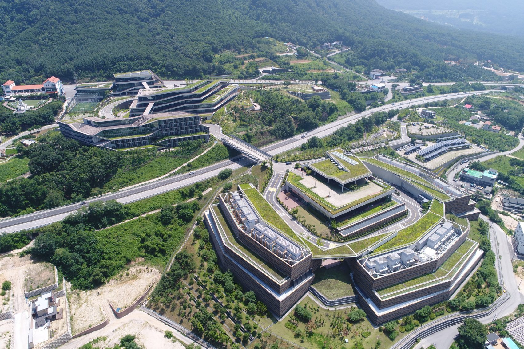 Evolução do design do data center: construção modular, arquitetura sustentável e forma eclética