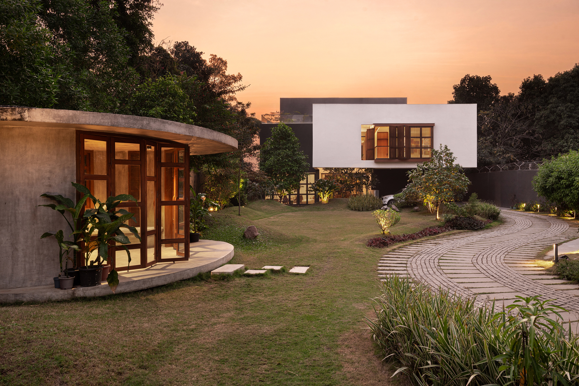 Studio de Design de Residência / Abin de Cantilever / Abin