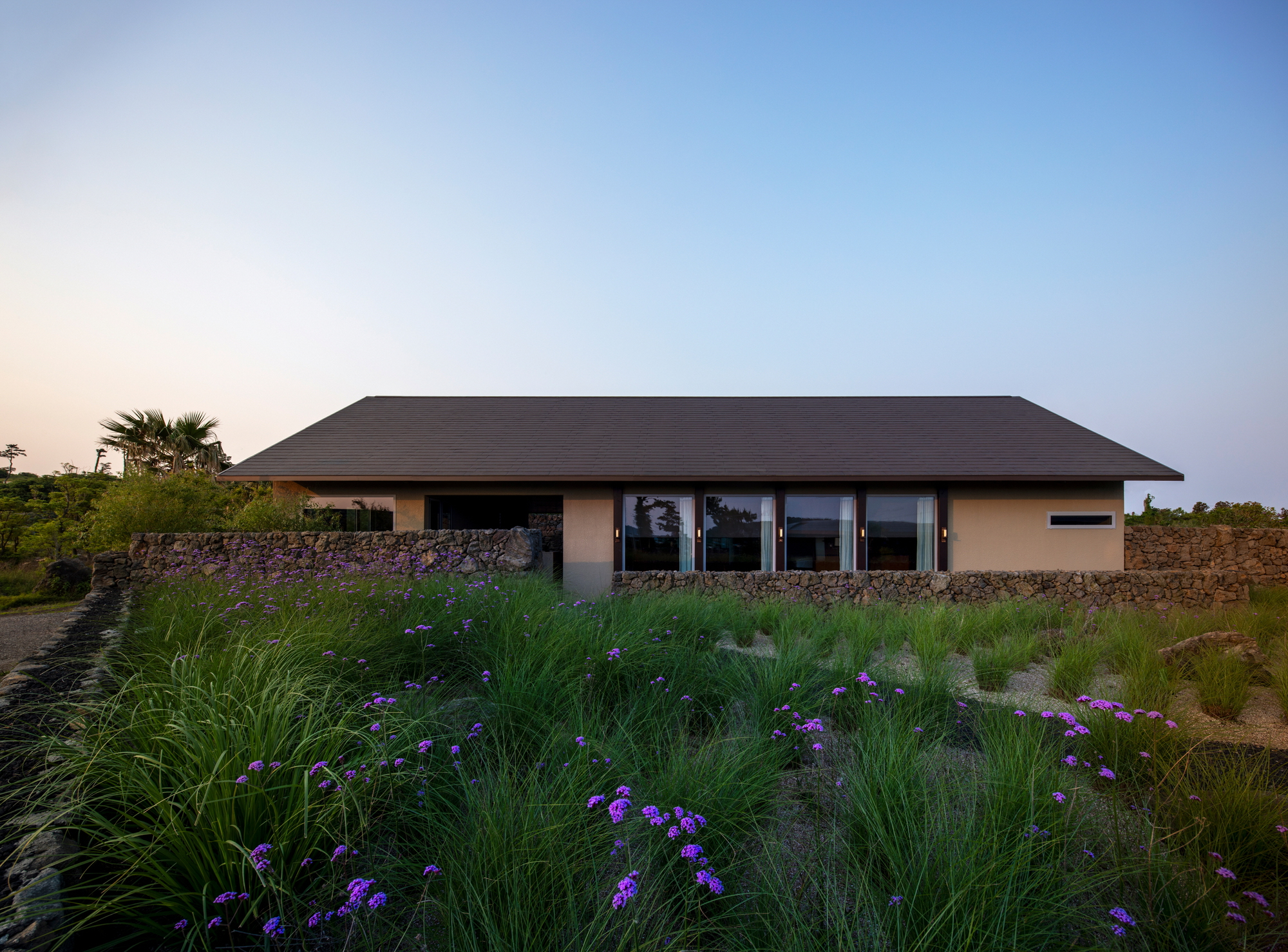 WATARstay (WA: TAR) / 100A Associates