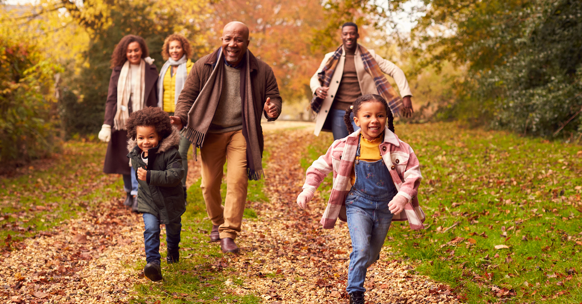 10 atividades de outono ao ar livre para avós e netos desfrutarem juntos