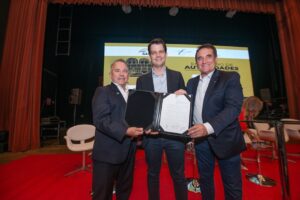 Prefeito Eduardo Pimentel sanciona lei que institui a Semana do Seguro em Curitiba