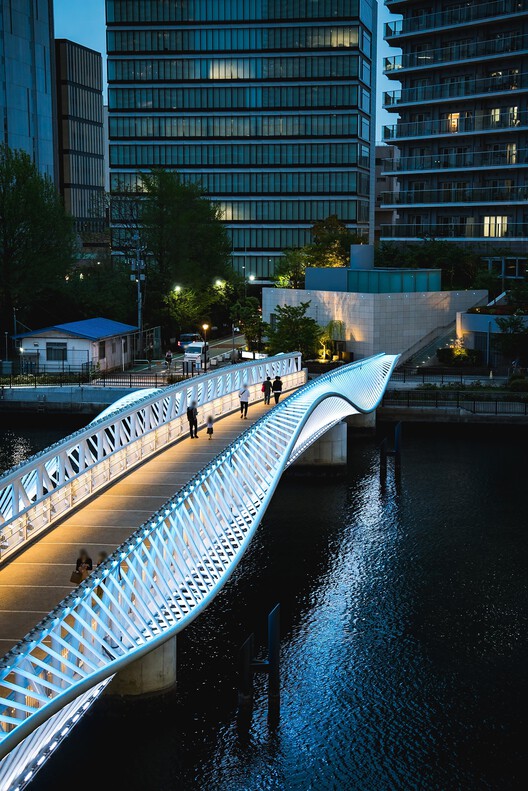 Ponte Pedonal Reimei Kobashi / Hoshino Architects