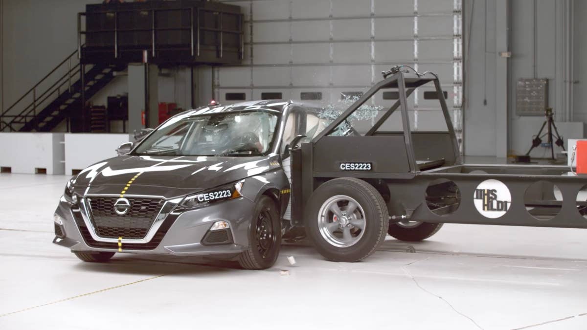 IIHS afirma que seus testes de colisão ajudaram a salvar quase 50.000 vidas