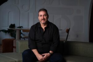 Seguradoras lideram desenvolvimento de aplicativos próprios com plataformas low-code em 2026